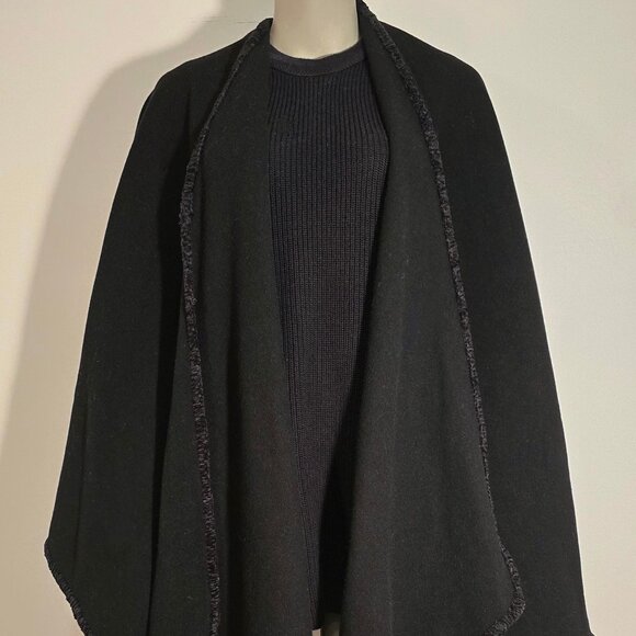 Fine soft wool wrap - Picture 2 of 5